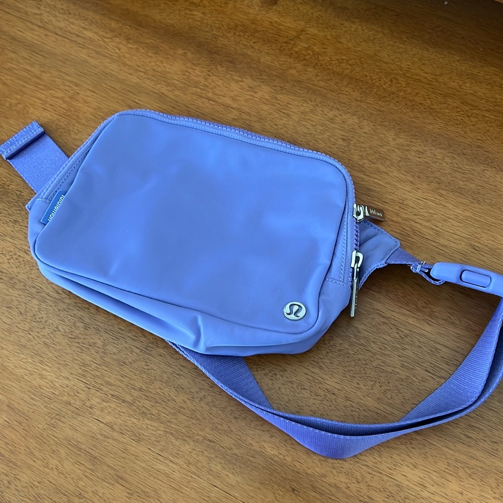 Lululemon 2L Everywhere Belt Bag Large Size *RARE*